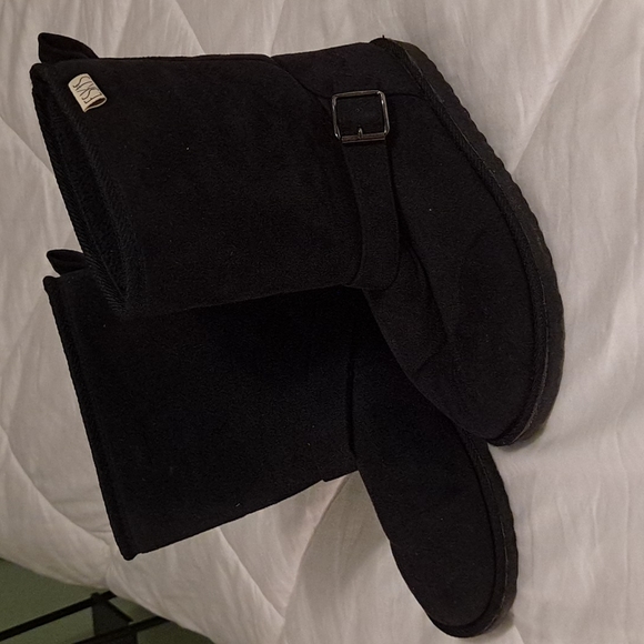 Eskis Shoes - Black Ugg-style boots